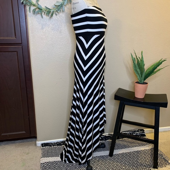White House Black Market Maxi Dress - Picture 3 of 7